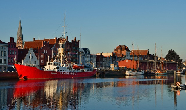 Solaranlage selber planen: Einspeisesteckdose vs. Festanschluss – was ist DIY-tauglich?