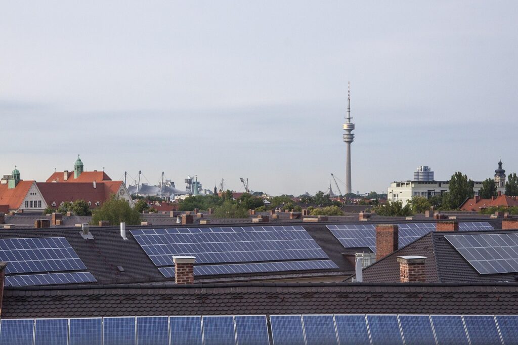 AC-Anschluss & Einspeisung: Stringplanung & MPP-Tracker verstehen