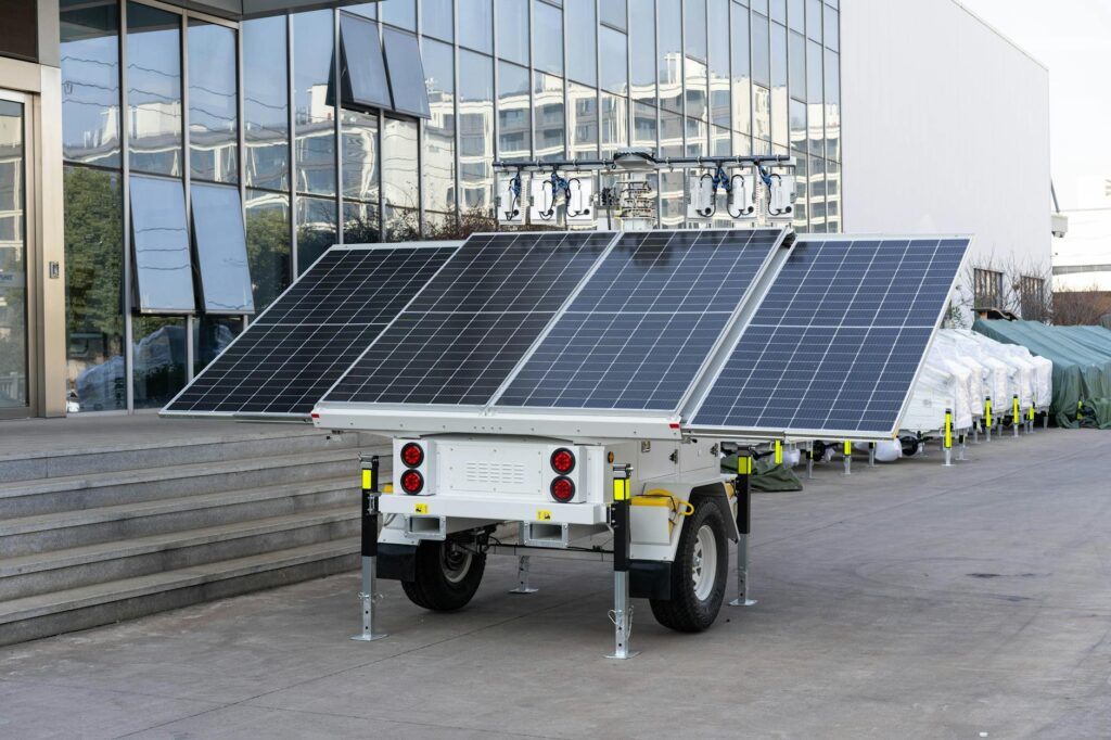 Solarmodule werden professionell gereinigt für optimale Energieeffizienz und lange Lebensdauer