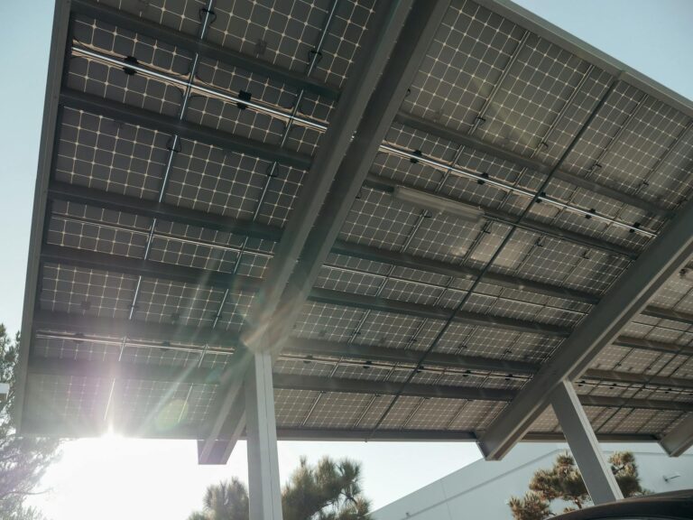 Energie sparen und unabhängig werden mit Solar Unternehmen Lösungen Illustration zum Thema Solar Unternehmen