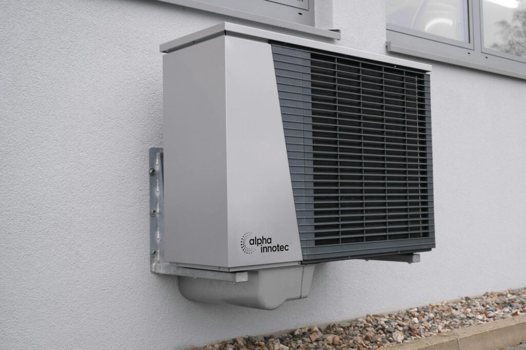 Moderne effiziente Wärmepumpe von IKEA für nachhaltiges Heizen und Kosteneinsparung